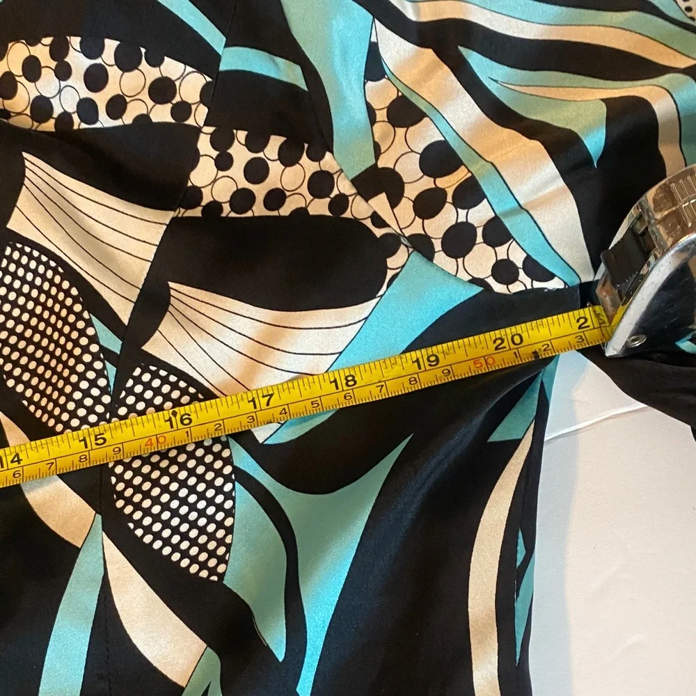 Abstract Patterned Jacket - Picture 7 of 10